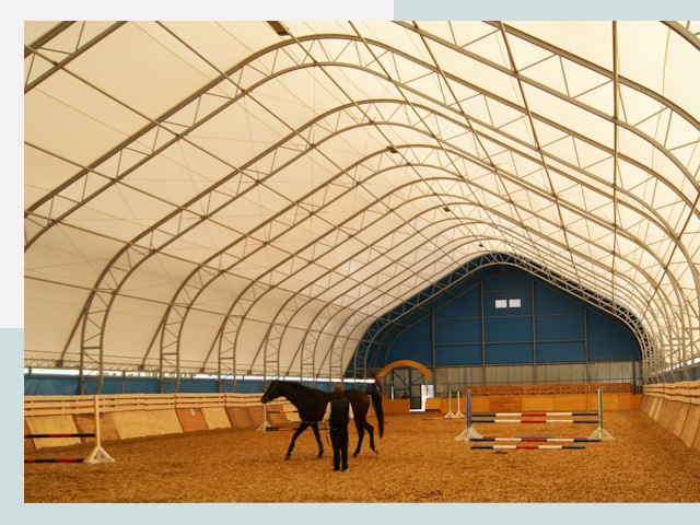 Строительство конных манежей в Кургане